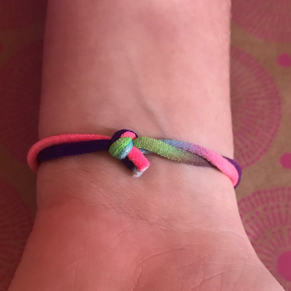 Bracelets - Picture 3 of 8